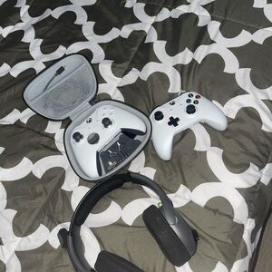 Xbox One S (white) barely sized great condition.